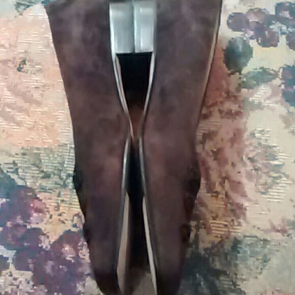 Talbots Brown Suede Flats - Picture 2 of 8